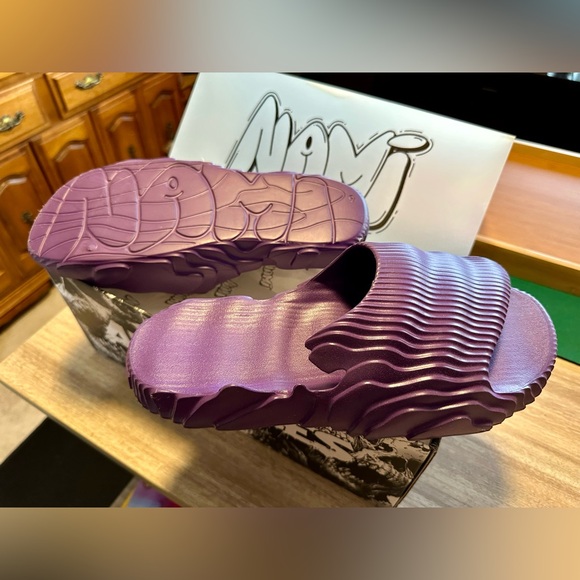 The Auracles by Chris Brown Nami Nightcrawler Slides - Picture 5 of 9